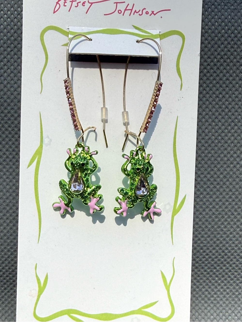 NWT Betsey Johnson Green and Pink Frog Dangle Earrings with Crystal Drop